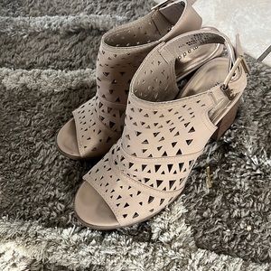 Mdden girl tan heels